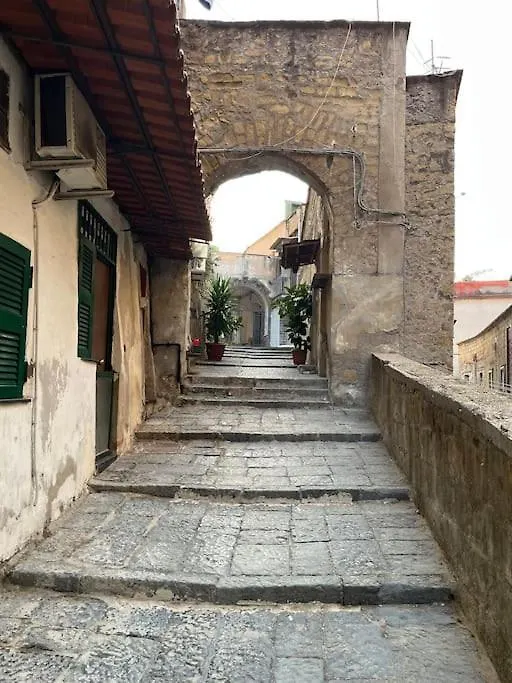 Central Studio At Pedestrian Characteristic Area - Casa Vacanza Luz 나폴리